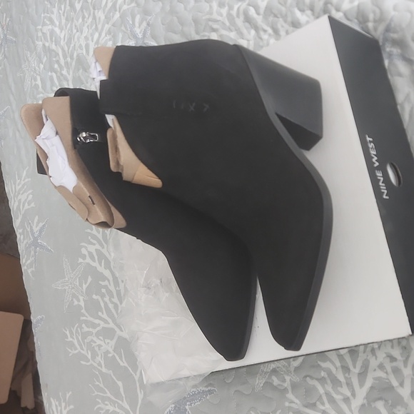 Nine West Fainay Black Suede Ankle Boots 9 New - Picture 7 of 9